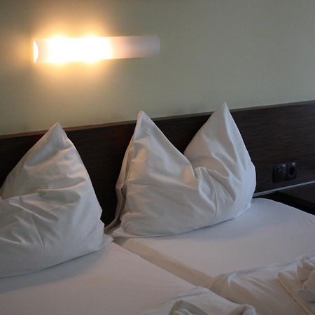 Parkhotel ไอเซนชตัดท์ ภายนอก รูปภาพ