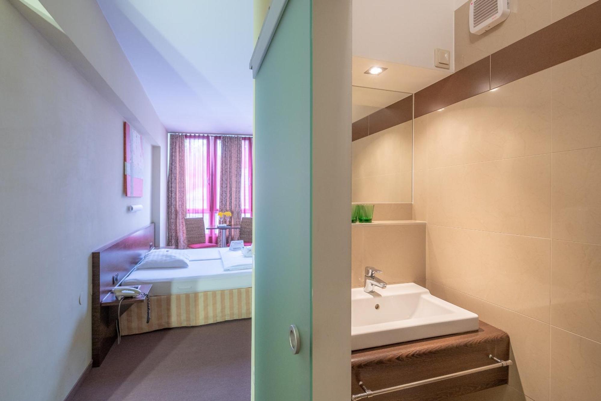Parkhotel ไอเซนชตัดท์ ภายนอก รูปภาพ