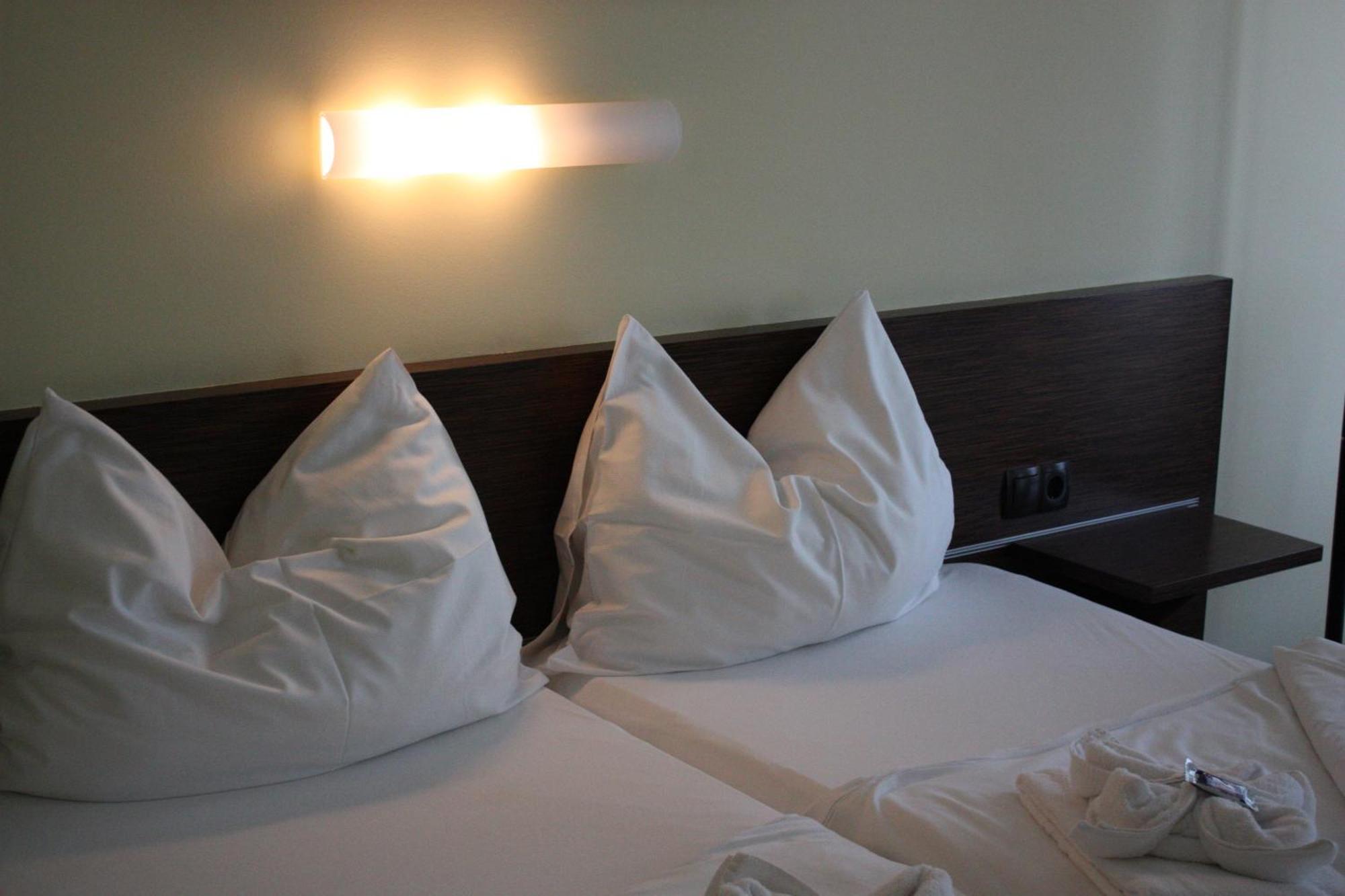 Parkhotel ไอเซนชตัดท์ ภายนอก รูปภาพ