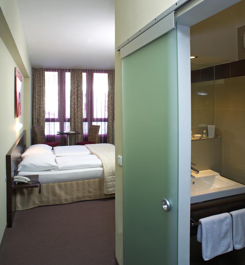 Parkhotel ไอเซนชตัดท์ ภายนอก รูปภาพ